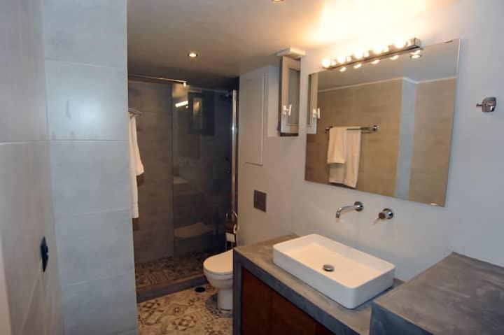 Apartment Crecian Water Front *