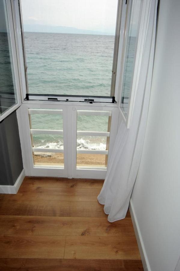 Apartment Crecian Water Front *