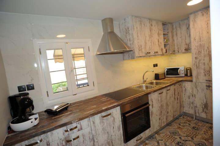 Crecian Water Front Apartment *